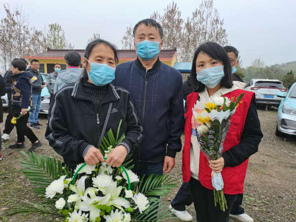 當(dāng)涂縣：學(xué)黨史見(jiàn)行動(dòng) 助力居民祭祀