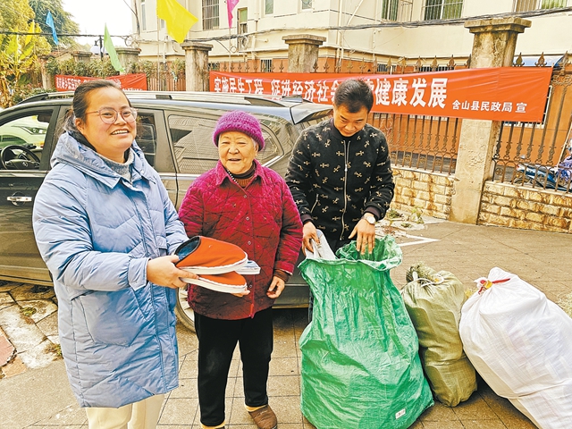 7000雙棉鞋縫出李廣英老人18年愛(ài)心路